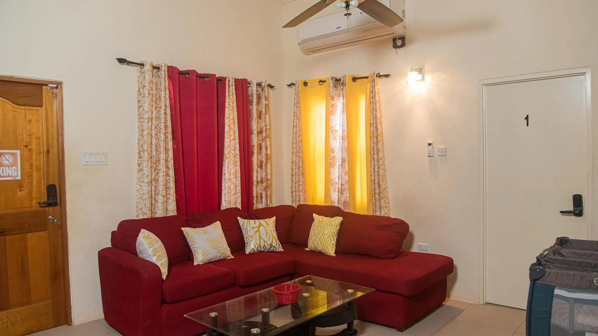 Paradise Villa: Dual Properties with Private Pool and Gym Ocho Rios