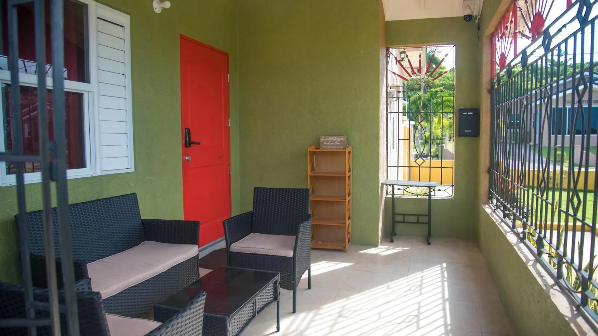 Paradise Villa: Dual Properties with Private Pool and Gym Ocho Rios Villa